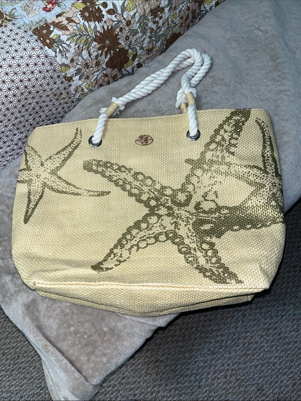Cappelli StrawWorld Beach Bag Rope Handle Gold Starfish detail Large 21W x 14H